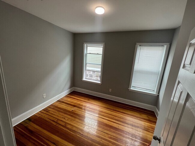 Foto del edificio - 174 Woodrow Ave