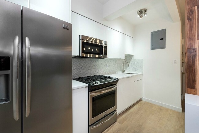 Building Photo - 334 Bowery
