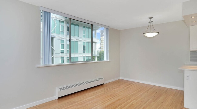 Photo du bâtiment - English Bay Tower