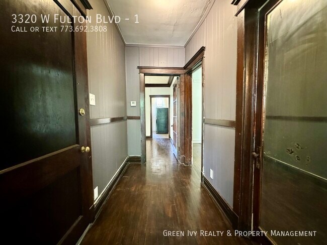 Foto del edificio - Vintage 3 bed 1 bath on Fulton Blvd. Large...