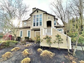 Building Photo - 1867 NE Ashberry Dr