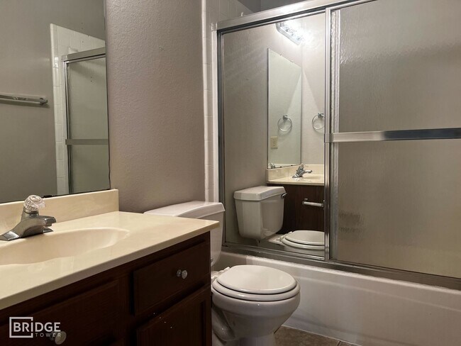 Foto del edificio - 1321 Overlook Dr