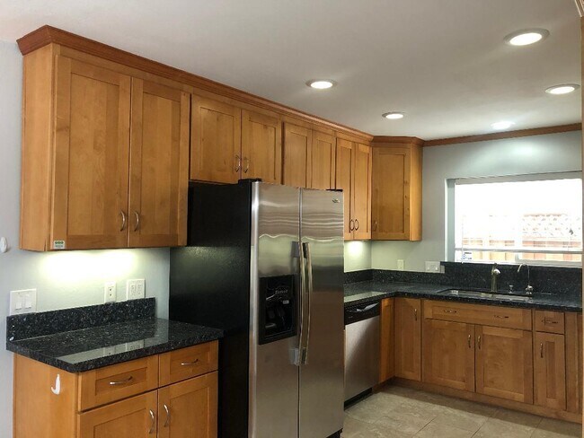 Foto del edificio - 666 Brentwood Dr