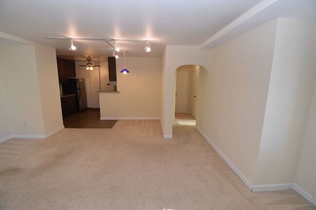 Building Photo - River Place #307 N