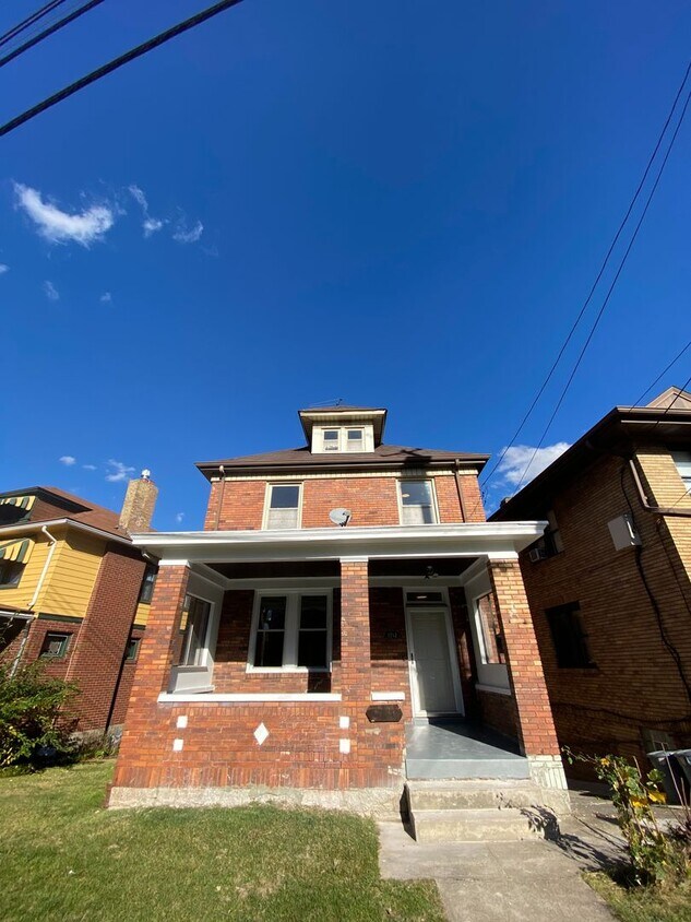 Primary Photo - NEWLY RENOVATED 3 BEDROOM + OFFICE IN THE ...