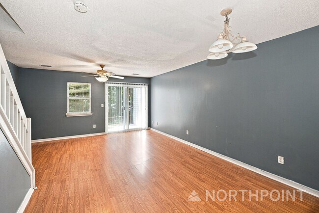 Building Photo - 10728 Holly Ridge Blvd