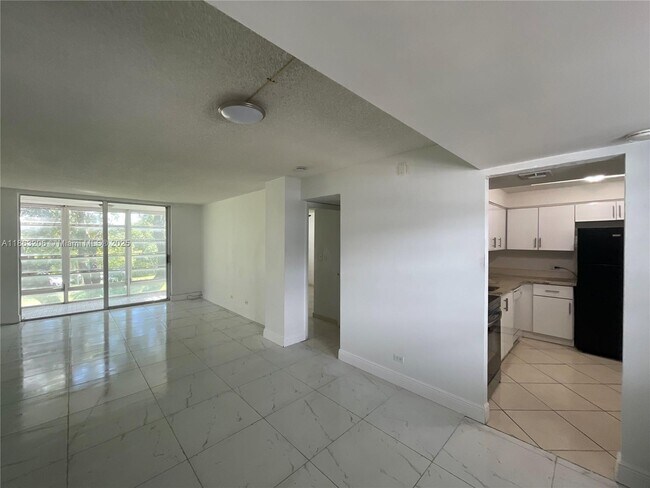 Foto del edificio - 447 NE 195th St