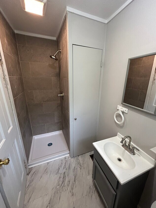 Building Photo - 160 Warrior Cir