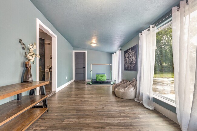 Building Photo - 2511 River Ridge