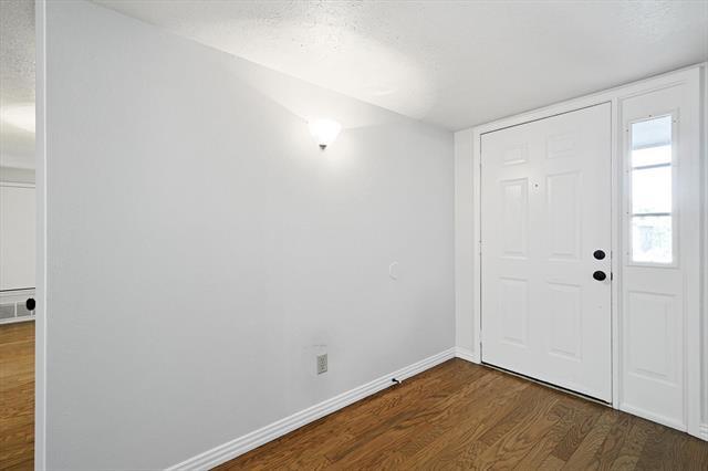 Building Photo - 2825 Windsor Dr