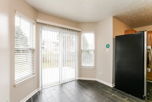 Foto del edificio - 6551 Jarvis Dr