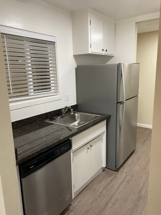 Foto del edificio - 3295 Brookdale Dr