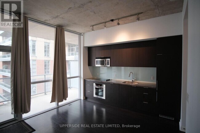 Building Photo - 478-478 King St W