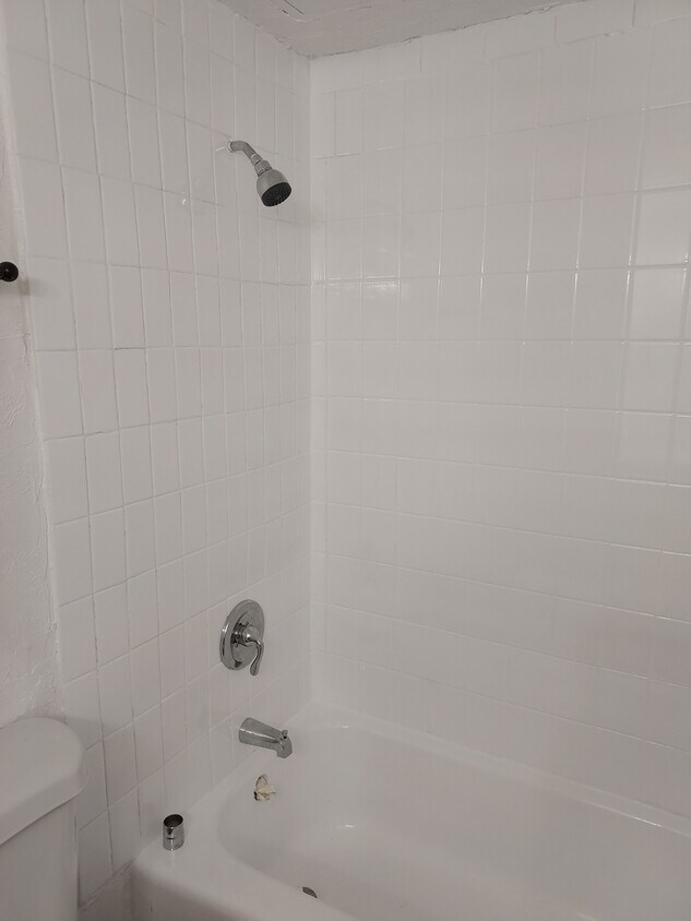 Primary Photo - 1685 S Ridgewood Ave
