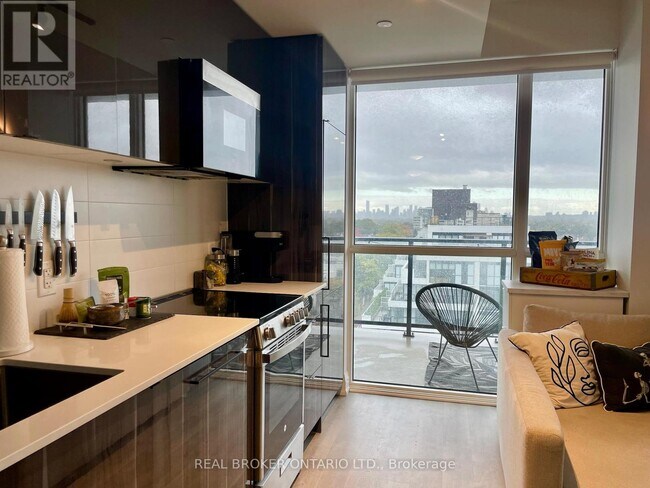 Photo du bâtiment - 2369 Danforth Ave