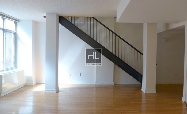 Foto del edificio - Duplex 1 bedroom in Midtown West 54th Street