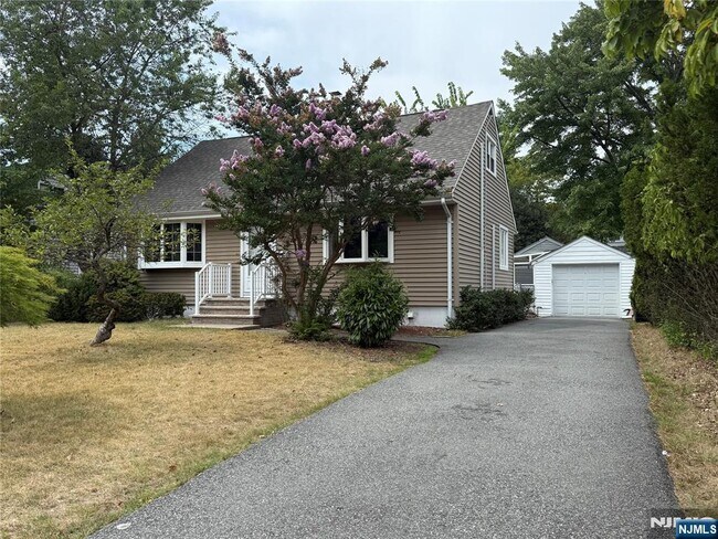 Building Photo - 447 Berkshire Rd