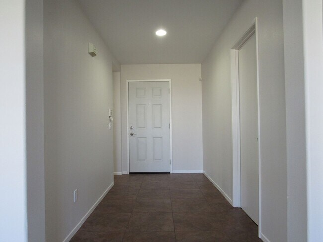 Building Photo - (APPLICATION PENDING) West Lancaster Home