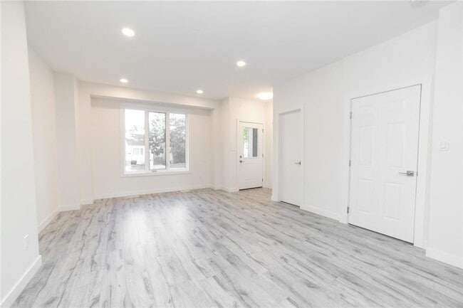 Building Photo - 92 Pilgrim Ave