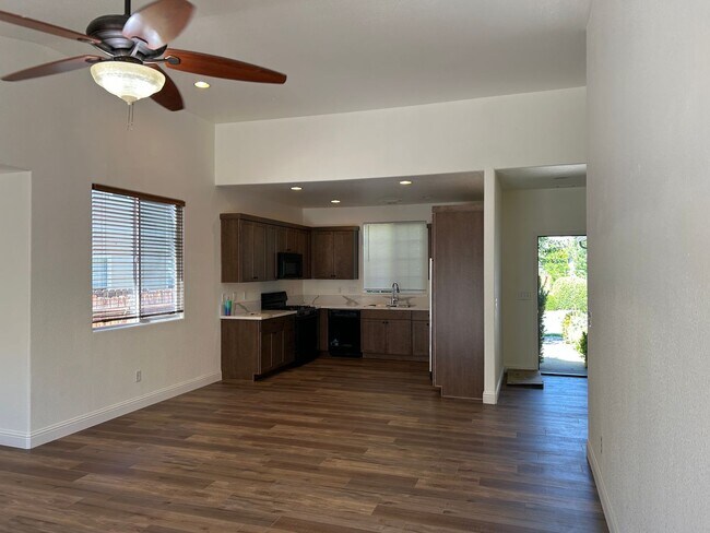 Foto del edificio - **READY FOR MOVE IN** Single Story Home in...