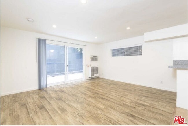 Foto del edificio - 1261 Laurel Ave