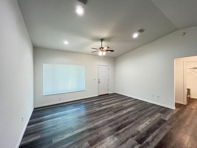 Building Photo - BEAUTIFUL 3 Bd/2Ba in Ocala!!