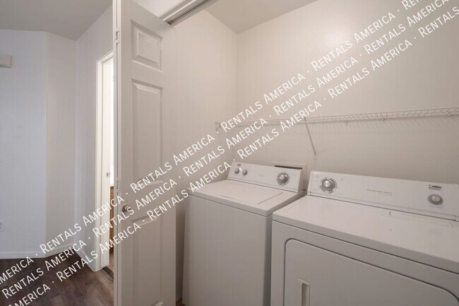 Foto del edificio - 2457 E Meadow Chase Dr