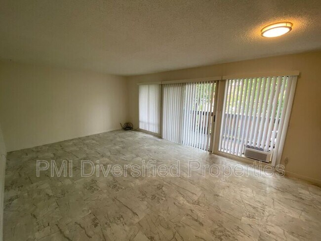 Foto del edificio - 3075 Berrum Pl