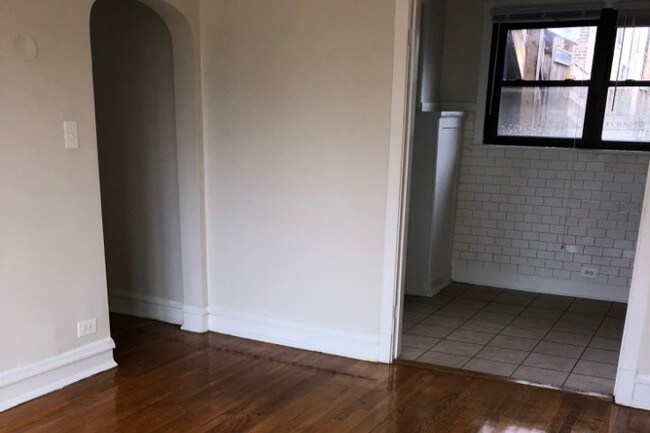 Foto del edificio - 1749 W Devon Ave