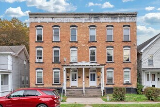 Building Photo - 57 1/2 Saratoga Ave