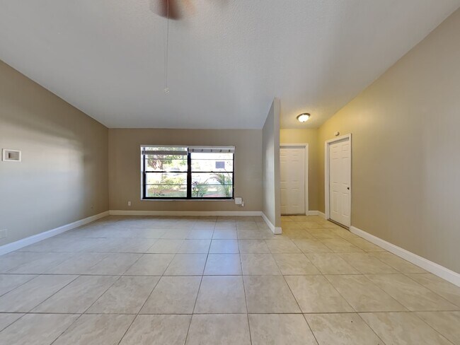 Building Photo - 359 Las Palmas St