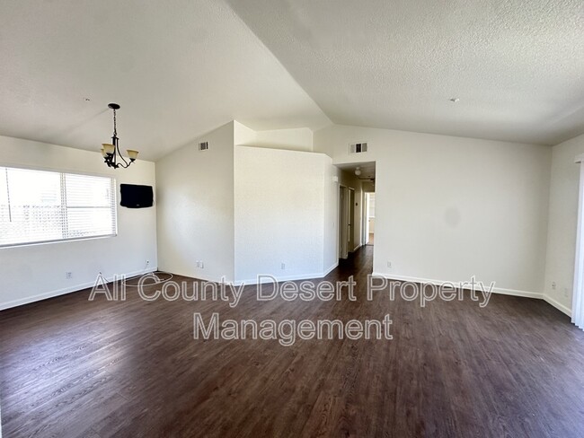 Building Photo - 13595 El Rio Ln