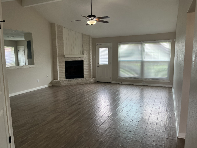 Foto del edificio - 8207 Lone Quail Dr