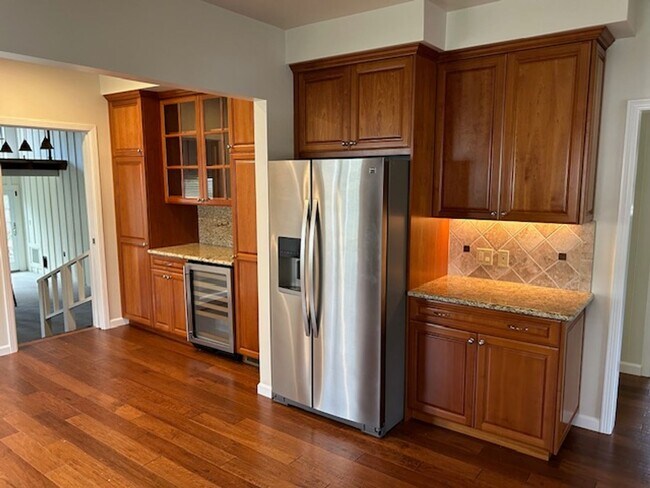 Building Photo - Wonderful Family Home! 120 Bancroft Road