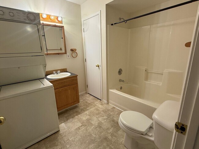 Foto del edificio - 553 11th St NE