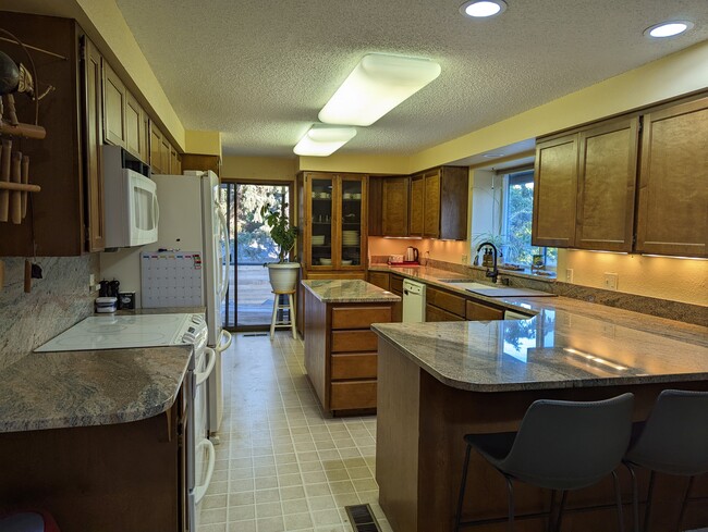 Kitchen - 250 NW Sunrise Dr