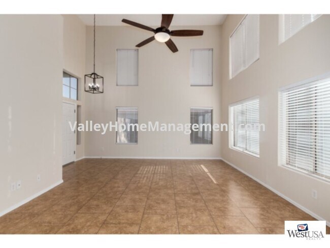 Foto del edificio - SPACIOUS 4/3 IN ARROWHEAD RANCH!!!