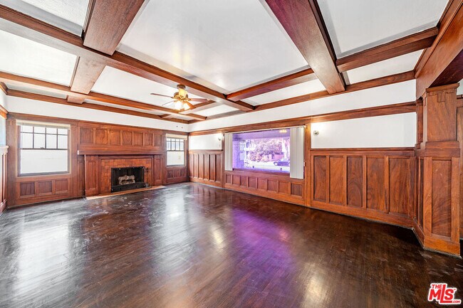 Building Photo - 1404 S Manhattan Pl