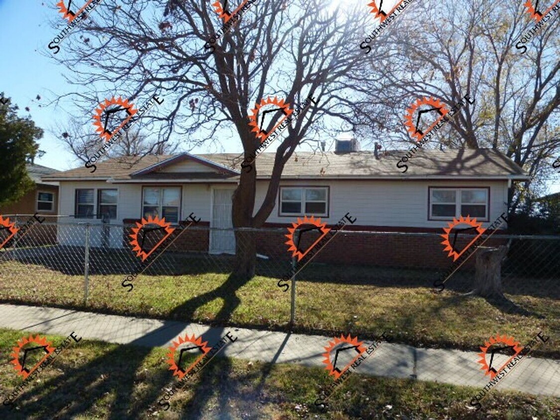 Foto principal - 3 Bed 2 Bath - Close to Clovis High