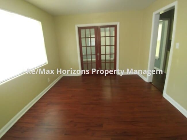 Foto del edificio - Nice west side home!  Now offering half of...