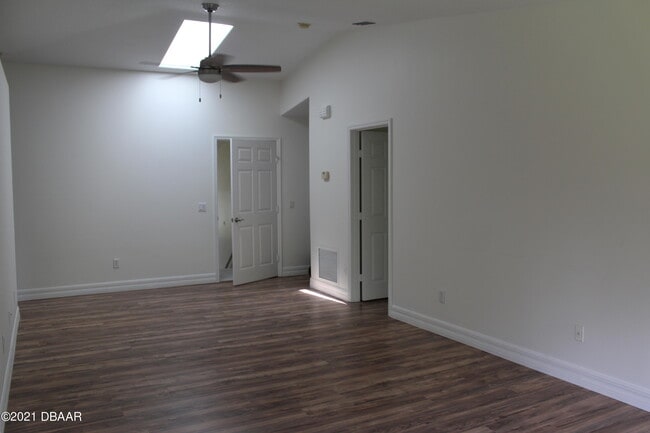 Building Photo - 129 Blue Heron Dr