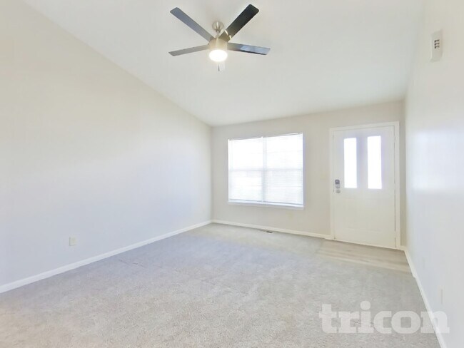 Building Photo - 1690 Fountain Lk Dr E