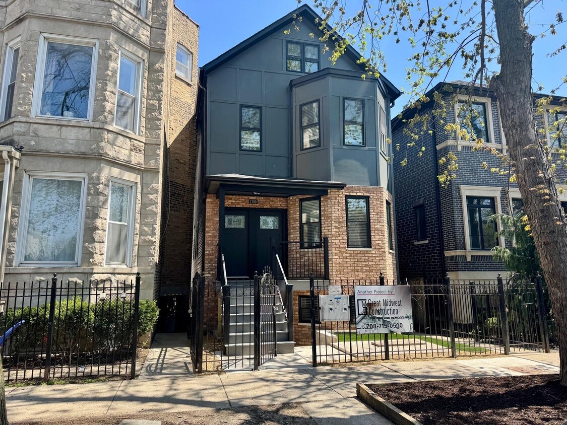 Primary Photo - 1709 N Maplewood Ave