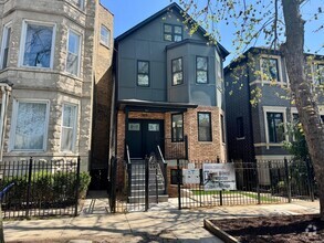 Building Photo - 1709 N Maplewood Ave