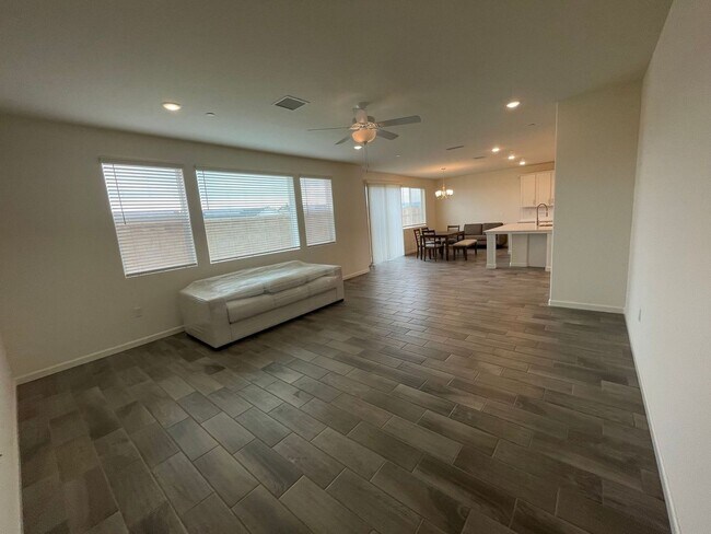 Foto del edificio - Spacious Modern Family Home in Prime Fresno Location!