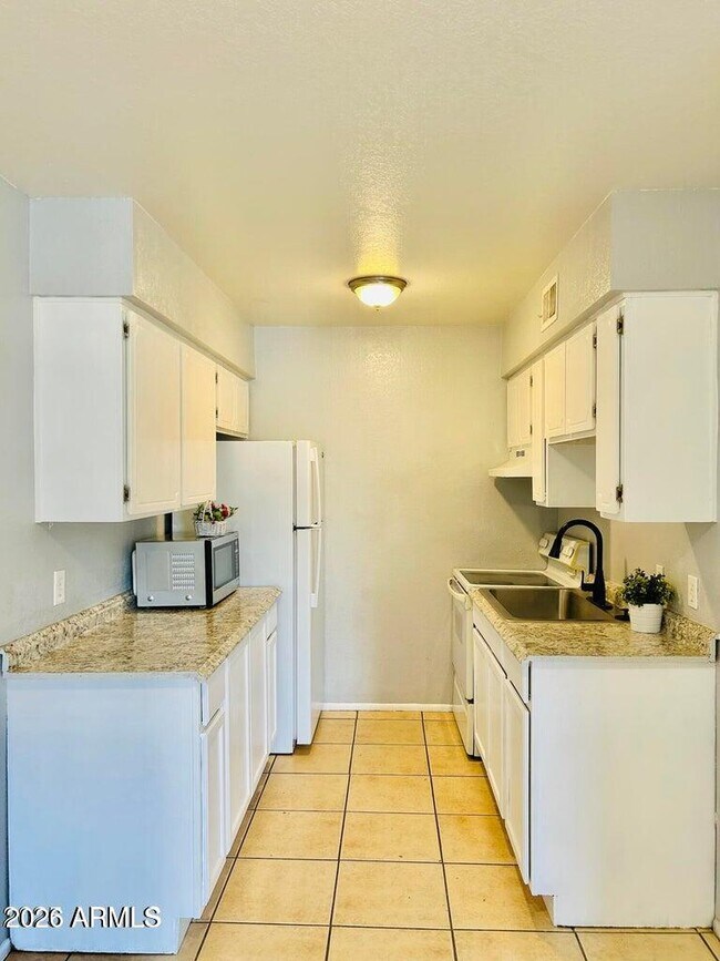 Building Photo - 240 S Doran