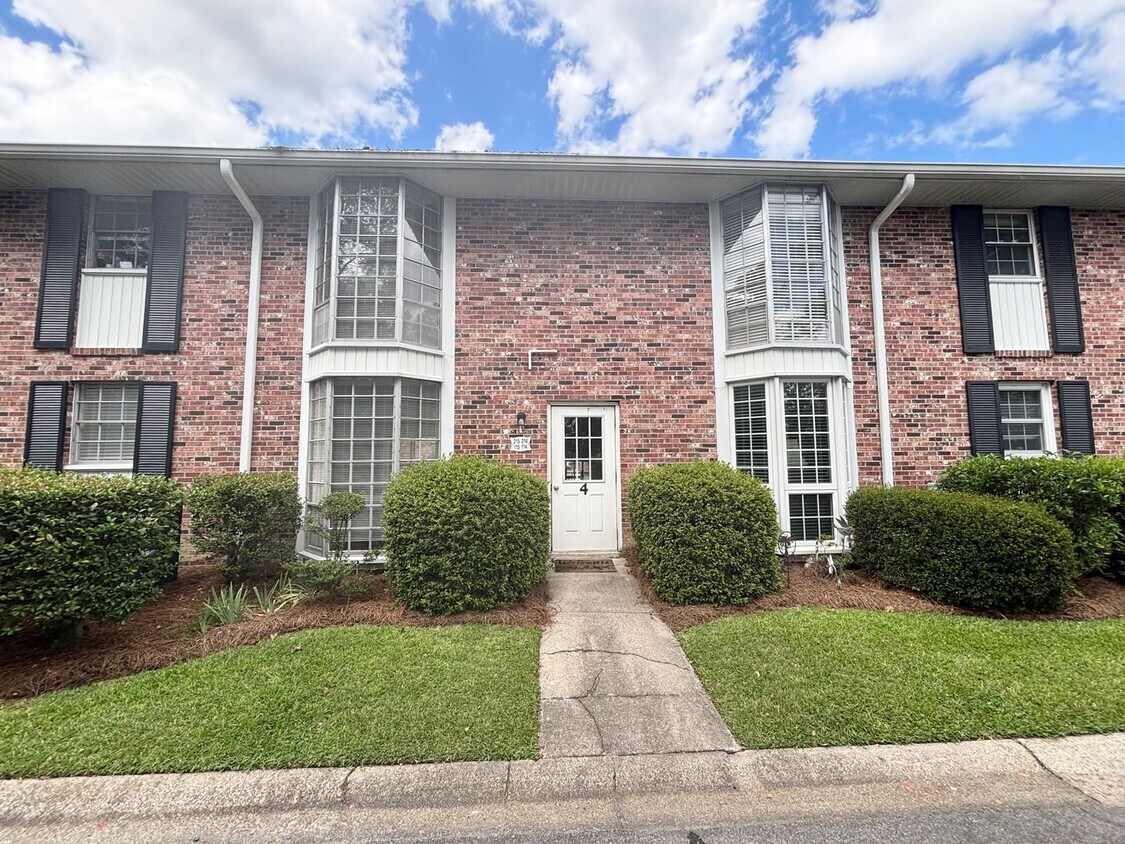 Foto principal - 2 bedroom 2 bath Condo at Carriage Hill