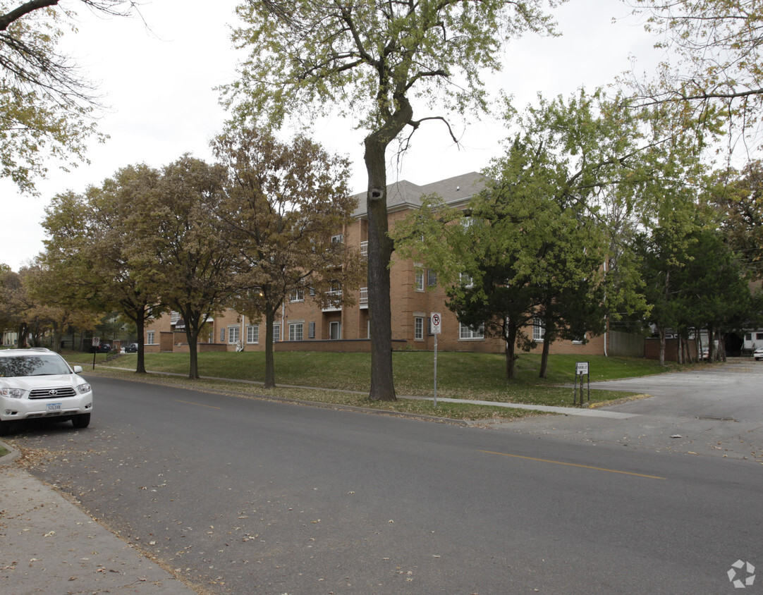 Foto del edificio - Drake Court