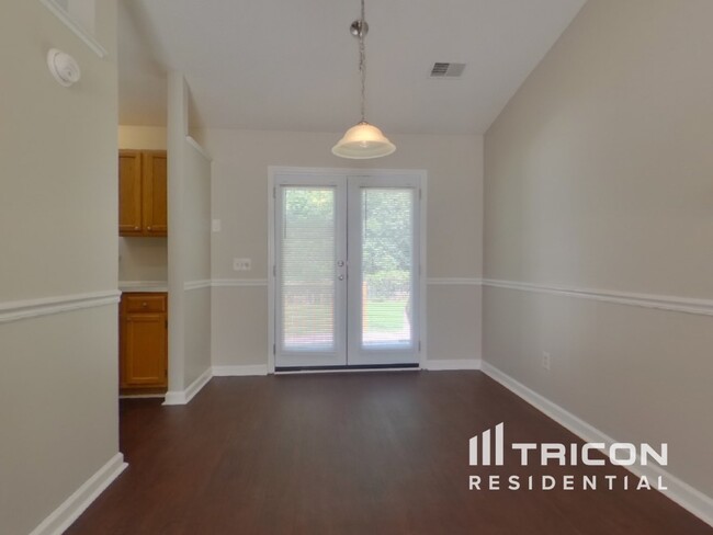 Foto del edificio - 425 Northshore Ct