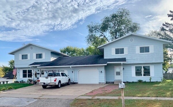 Foto principal - 619 3rd St W